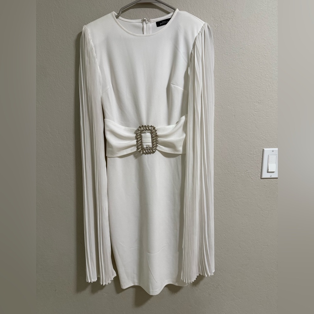 White Pleated Sleeve Mini Dress w/ Rhinestone Buckle NWT Size Small